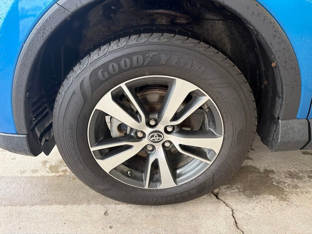 Used 2018 Toyota RAV4 XLE AWD/4WD image 10
