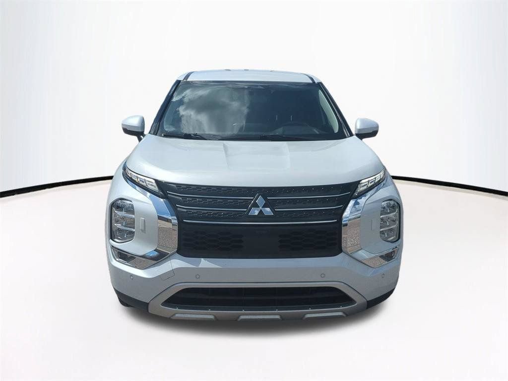 Used 2024 Mitsubishi Outlander SE Black Edition AWD/4WD image 3
