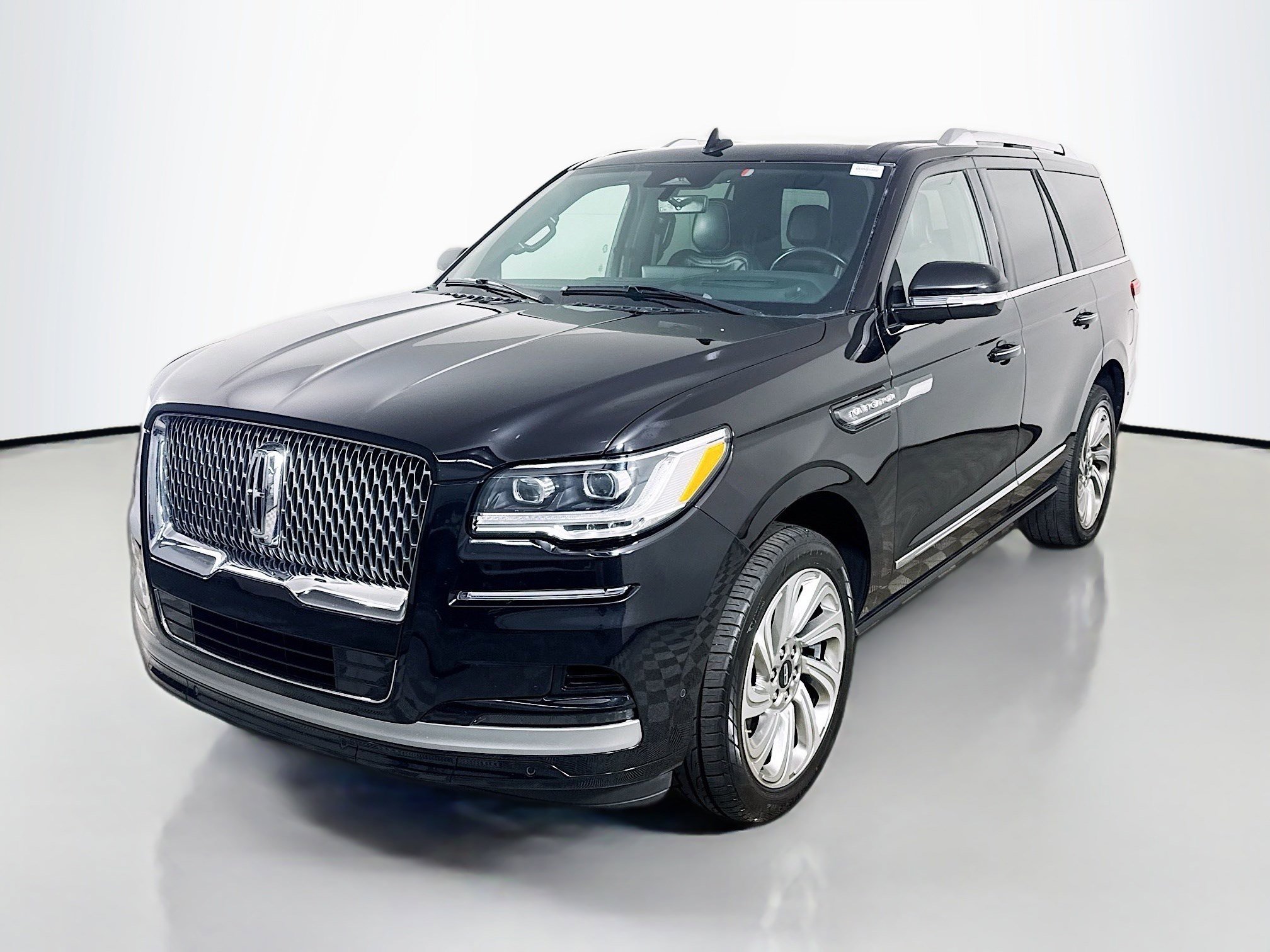 Used 2024 Lincoln Navigator Reserve image 4