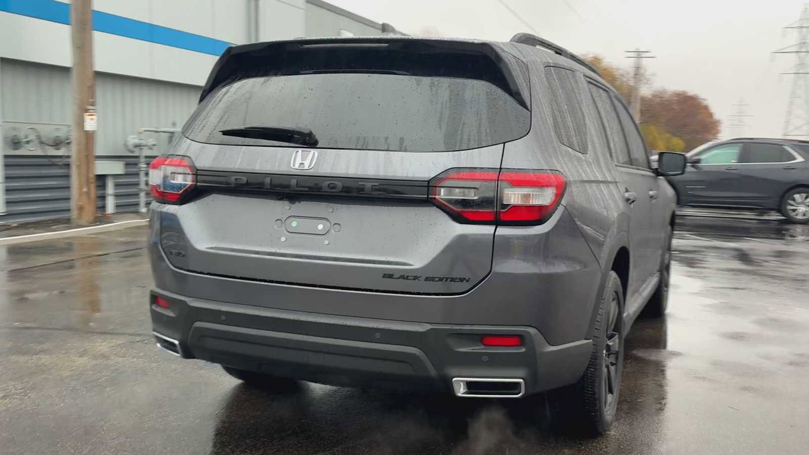 Used 2025 Honda Pilot Black Edition image 3