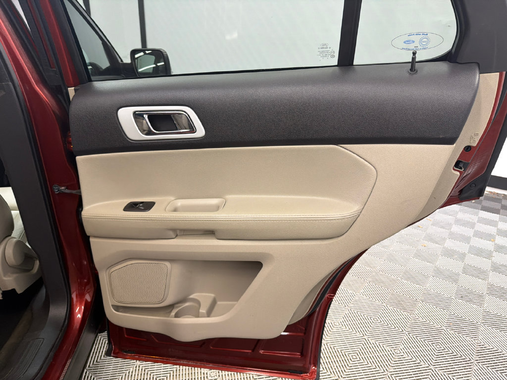 Used 2014 Ford Explorer XLT w/ Equipment Group 202A FWD image 17