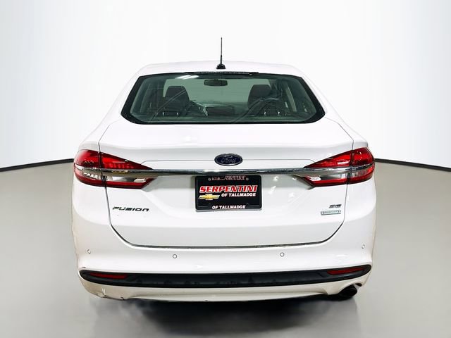 Used 2017 Ford Fusion SE w/ Fusion SE Technology Package FWD image 6