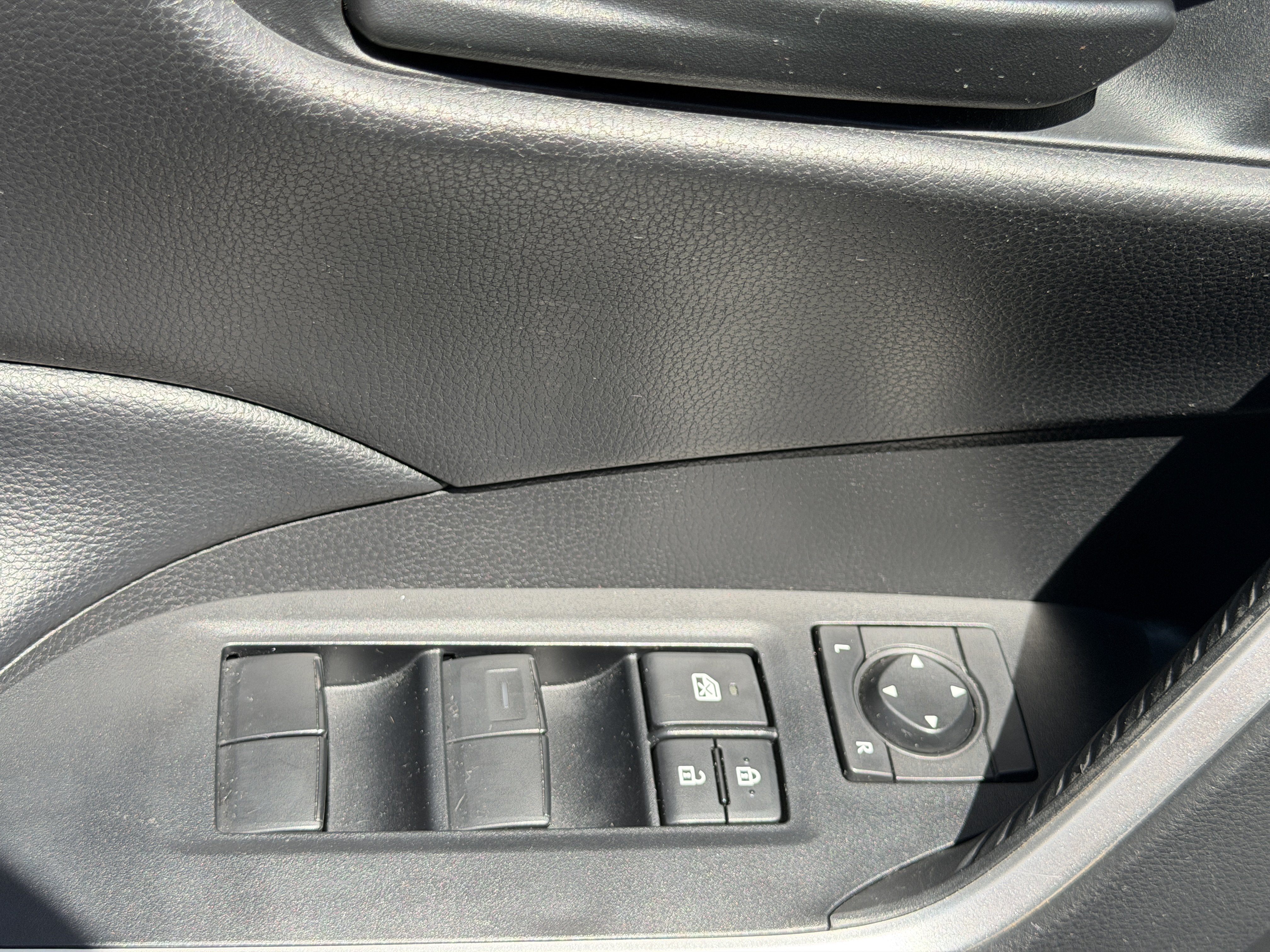 Used 2020 Toyota RAV4 LE FWD image 15