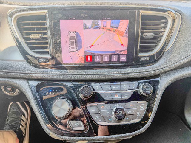 Used 2021 Chrysler Pacifica Touring-L w/ Premium & Safety Sphere Group FWD image 11