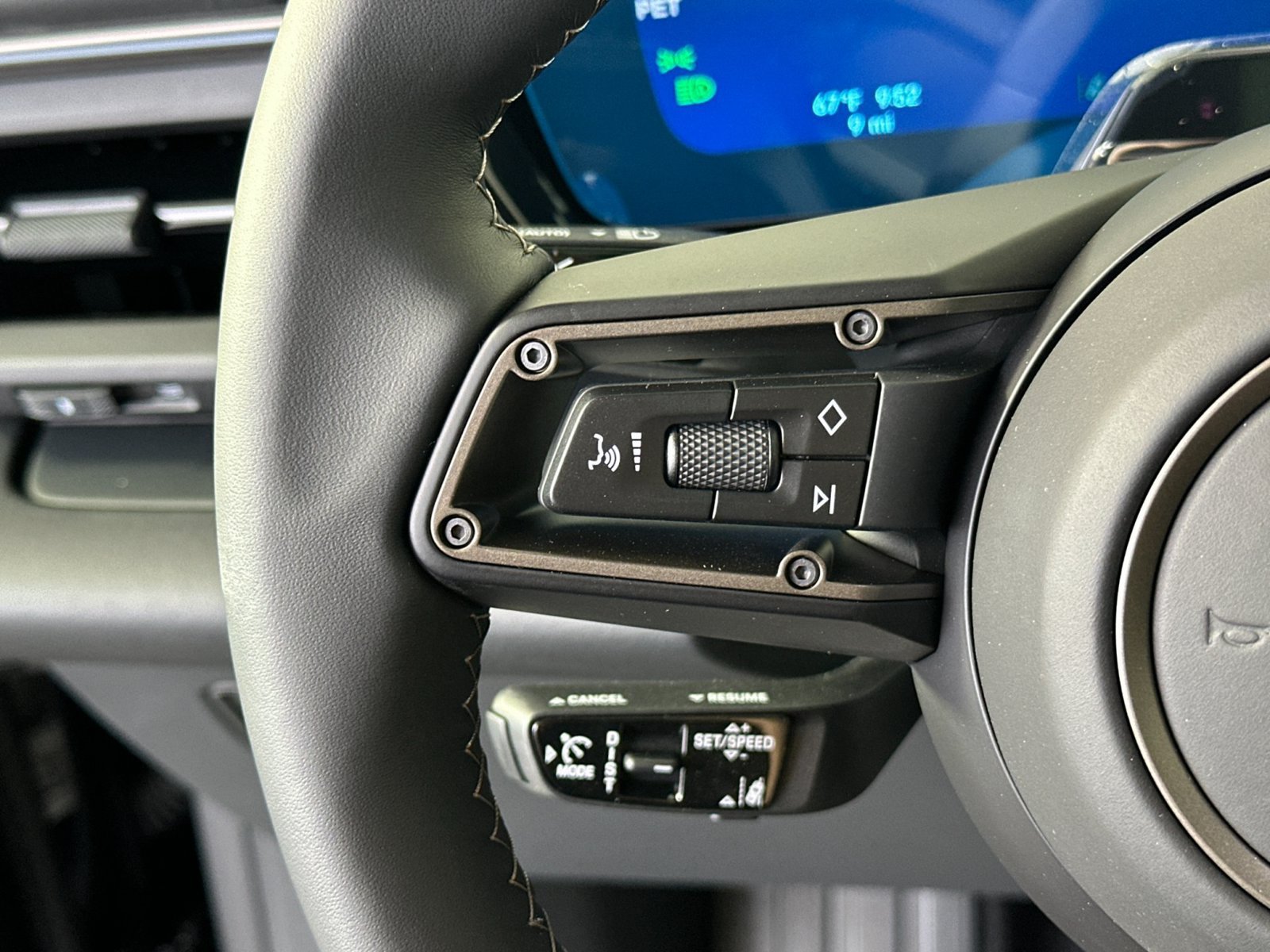 New 2026 Porsche Macan Turbo Electric AWD/4WD image 29