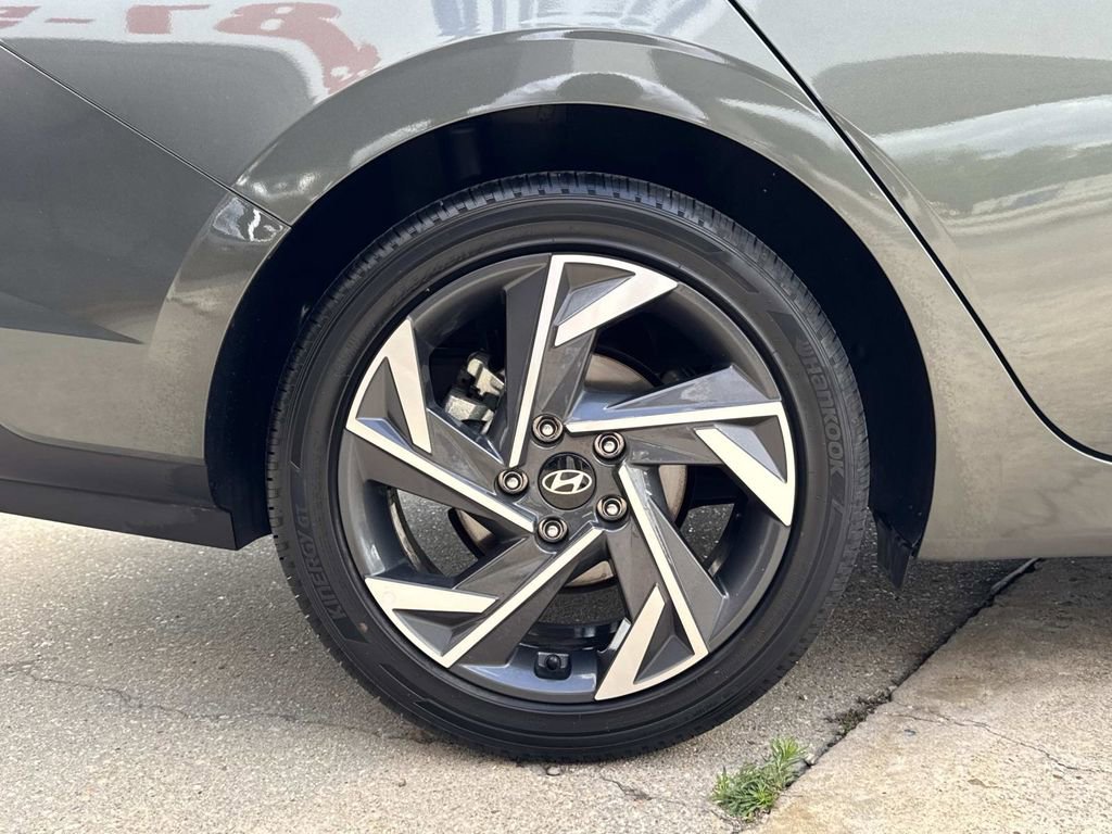 Used 2025 Hyundai Elantra SEL image 15