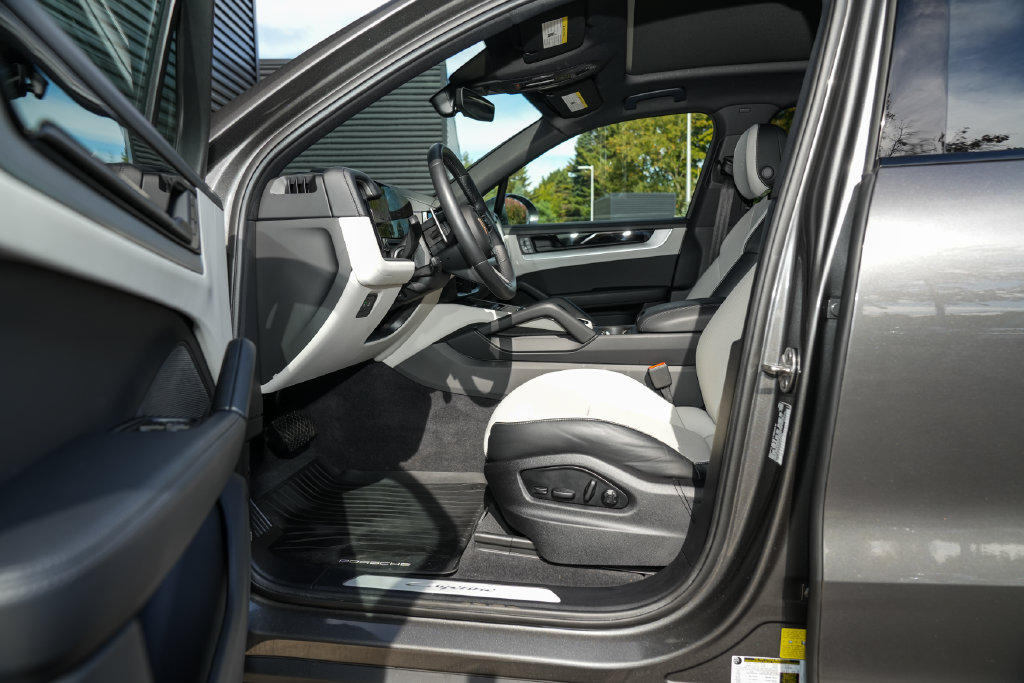 Certified 2026 Porsche Cayenne AWD/4WD image 19