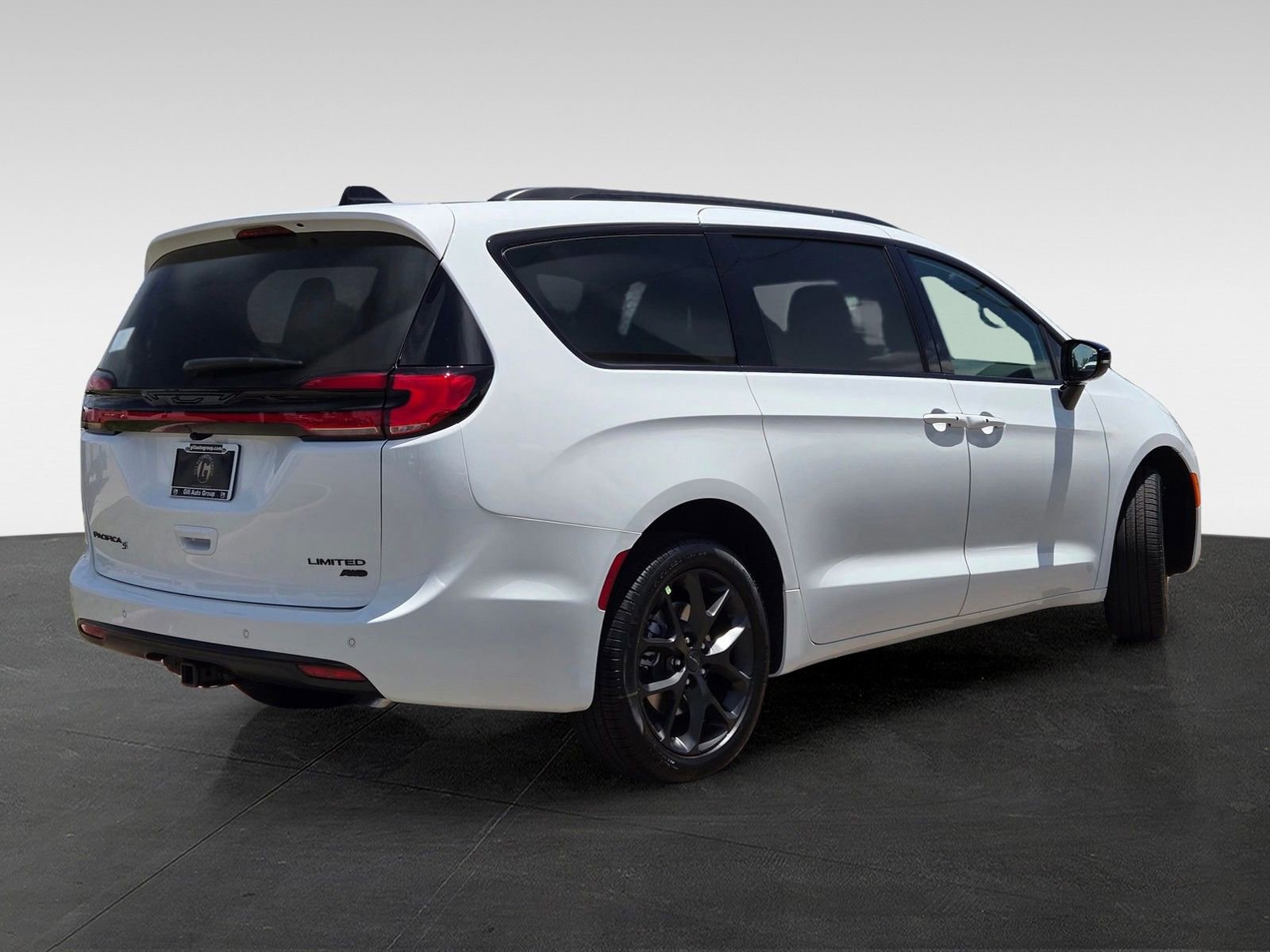 New 2027 Chrysler Pacifica Limited w/ S Appearance Package AWD/4WD image 4