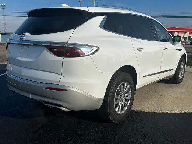 Used 2024 Buick Enclave Essence image 4