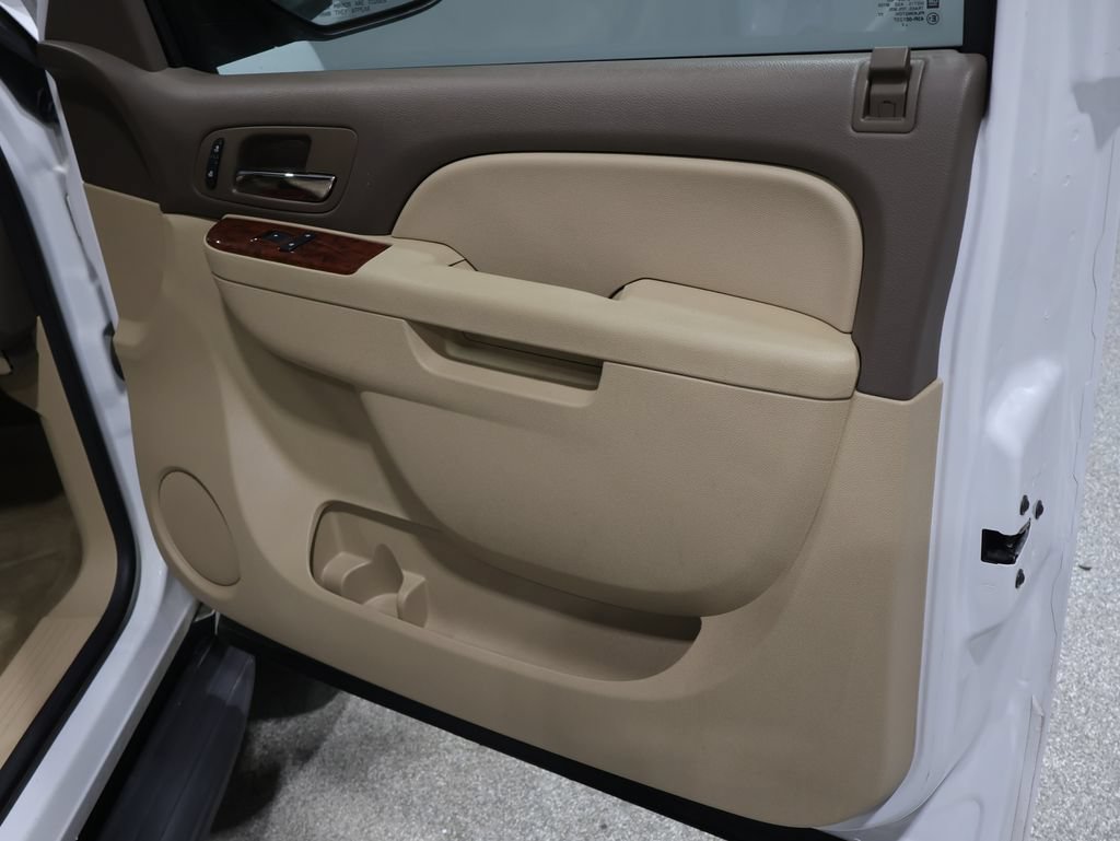 Used 2013 GMC Yukon SLT w/ SLT-2 Equipment Package AWD/4WD image 28