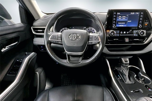 Used 2022 Toyota Highlander XLE image 10