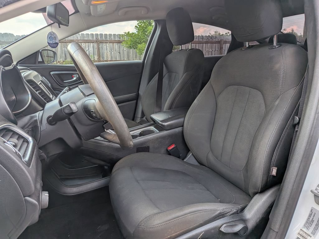 Used 2016 Chrysler 200 Limited FWD image 10