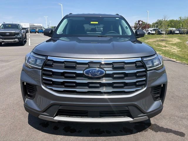 Used 2025 Ford Explorer Active RWD image 3