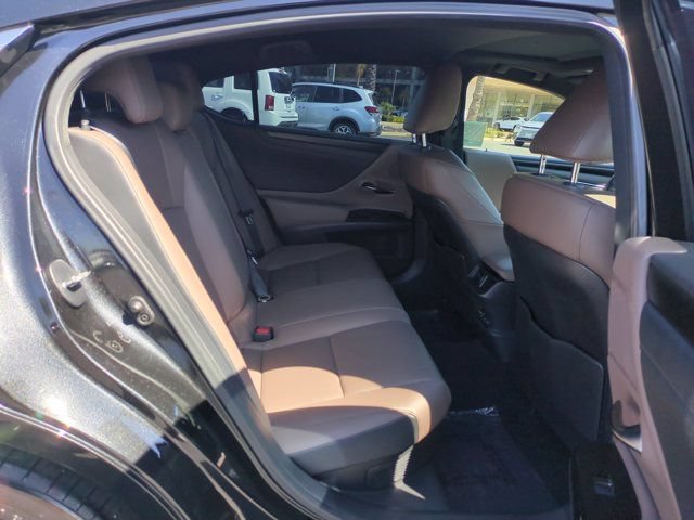 Used 2025 Lexus ES 300h w/ Premium Package FWD image 29