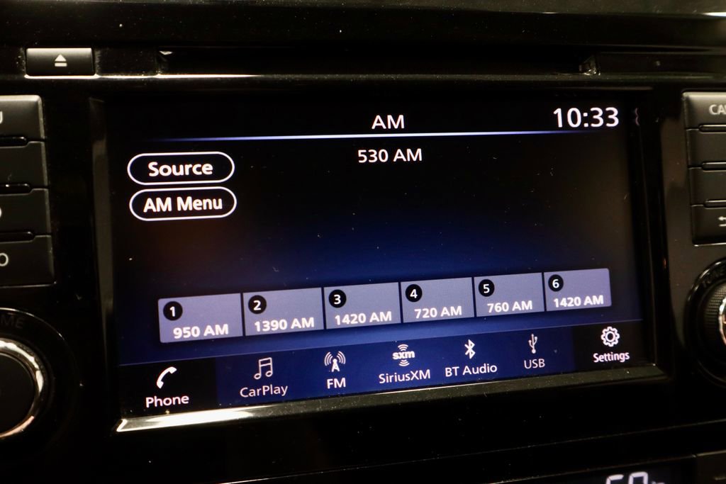 Used 2018 Nissan Rogue SV image 3