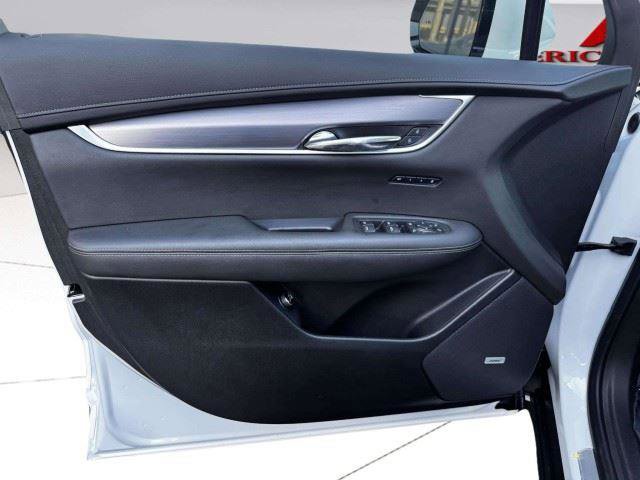Used 2024 Cadillac XT6 Luxury w/ LPO, Floor Liner Package FWD image 19