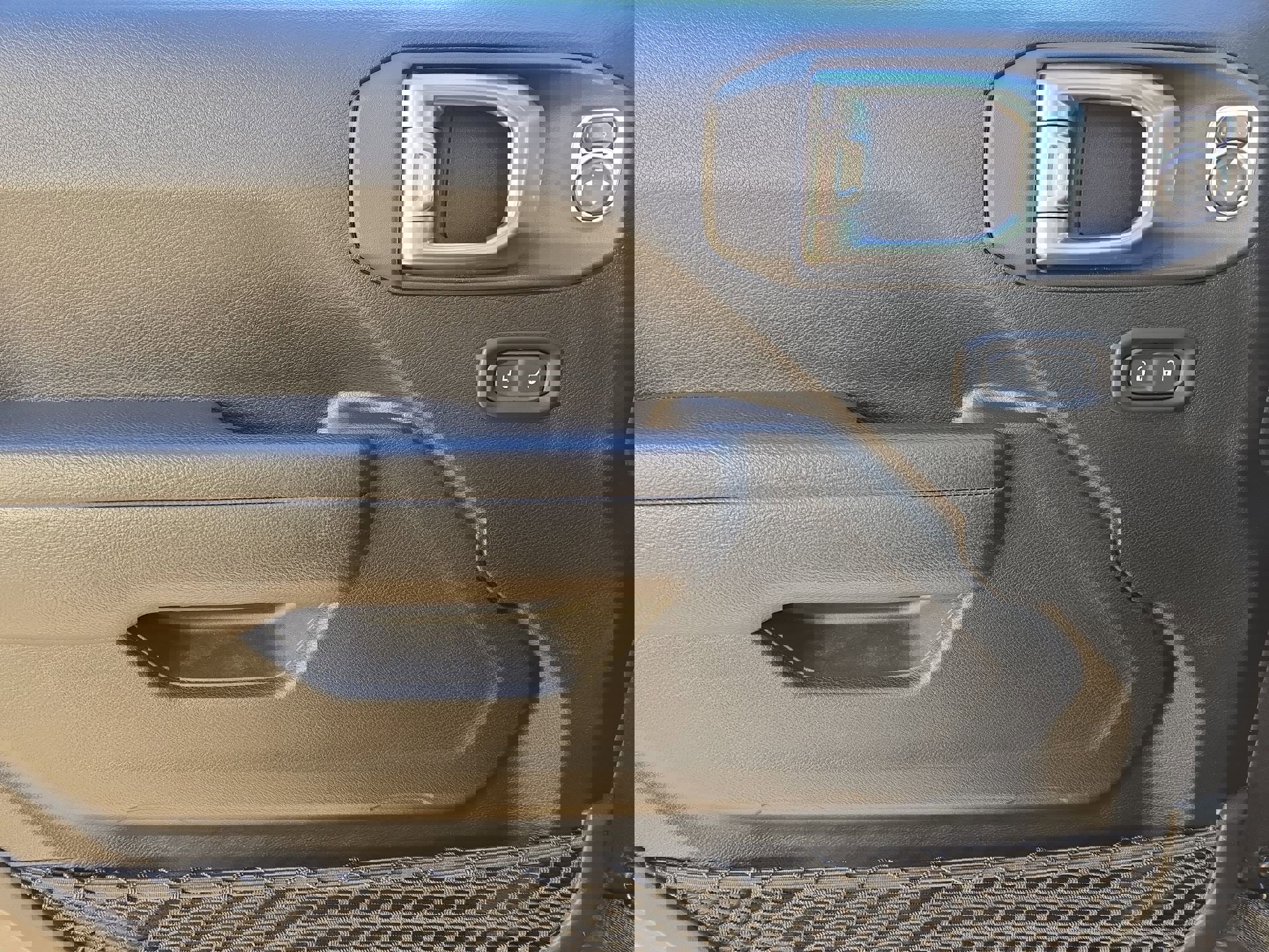 Used 2025 Jeep Gladiator Nighthawk image 15