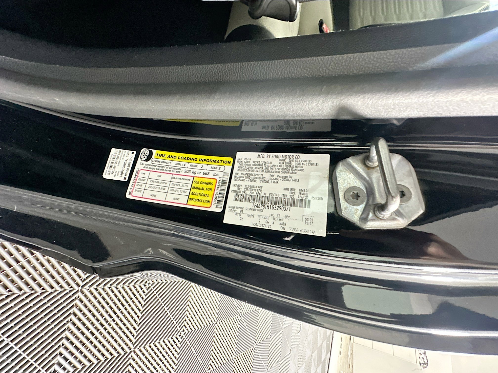 Used 2016 Ford Mustang Coupe image 12