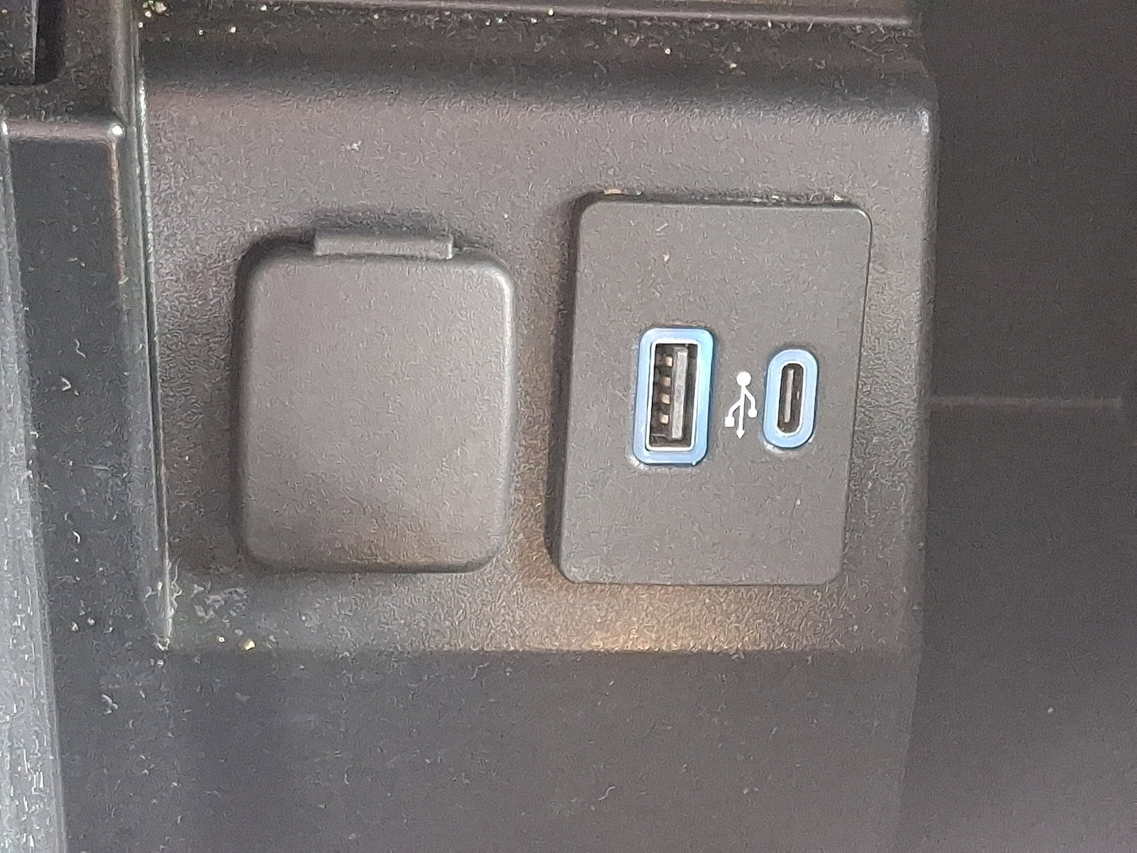 Used 2023 Ford Explorer XLT image 27