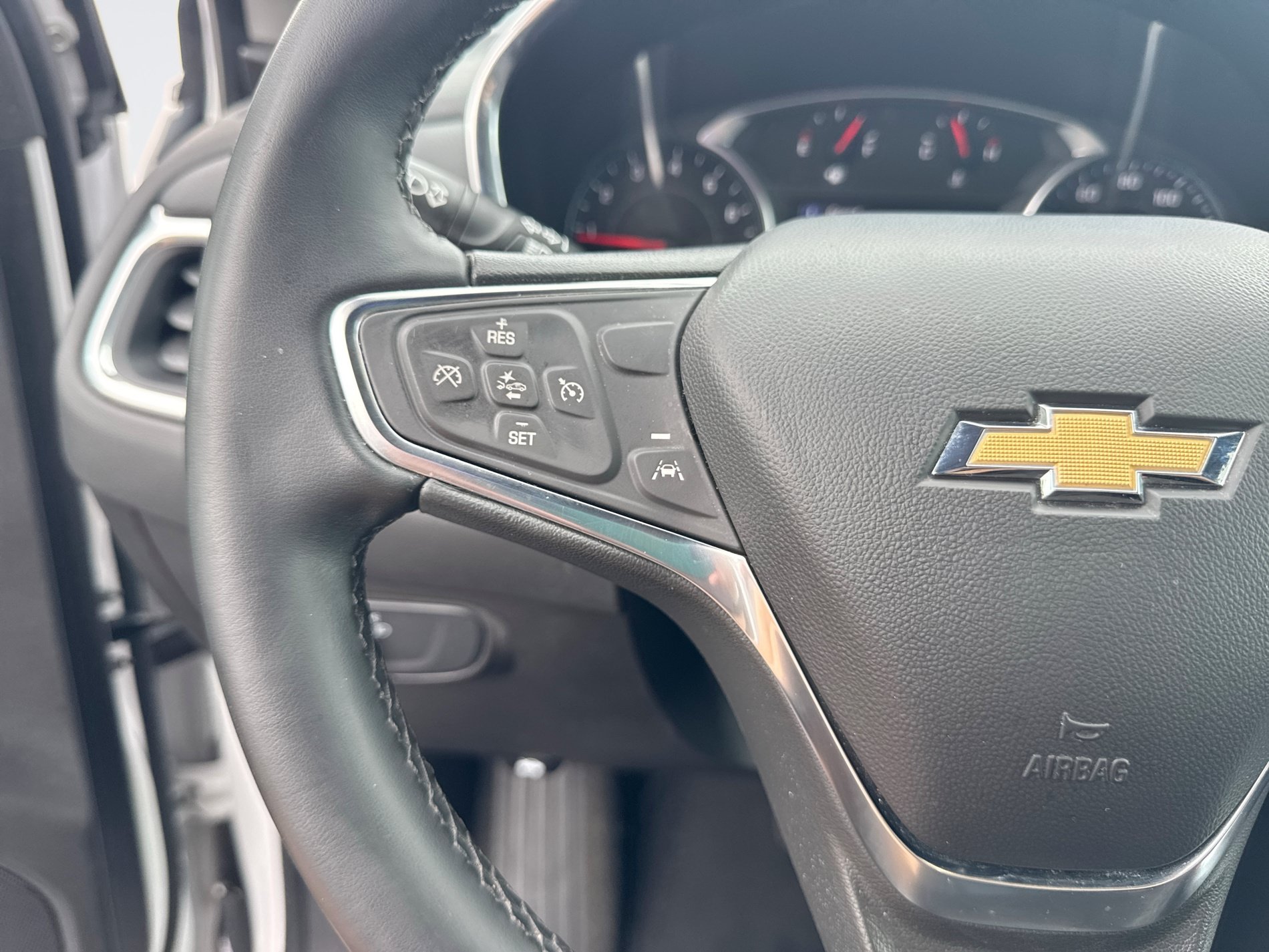 Used 2024 Chevrolet Equinox LT FWD image 24