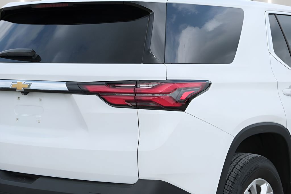 Used 2023 Chevrolet Traverse LS FWD image 40