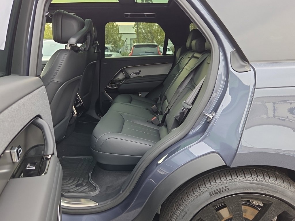 New 2025 Land Rover Range Rover Sport SE image 5