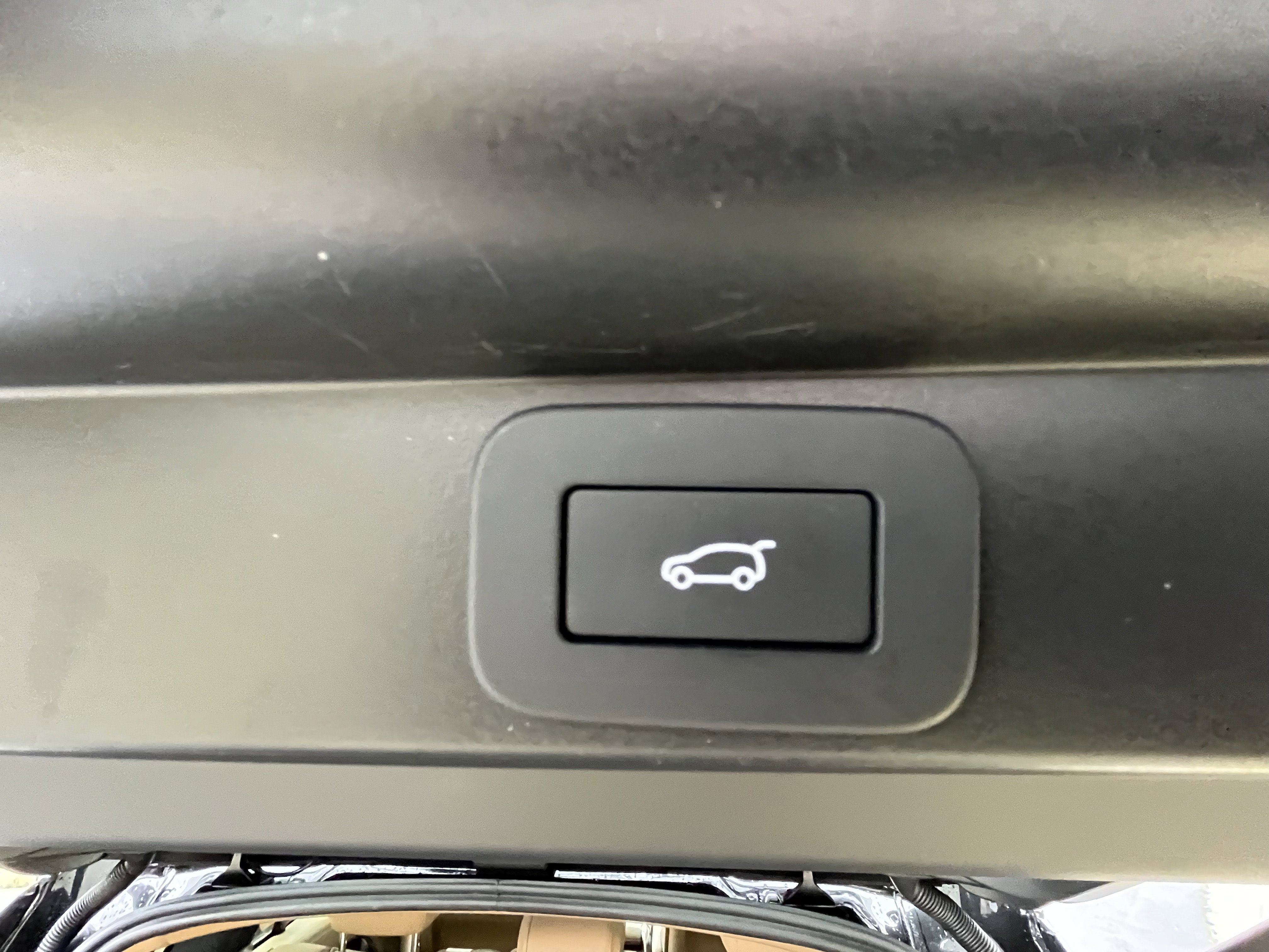 Certified 2025 Land Rover Range Rover SE image 35