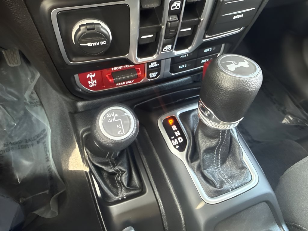 Used 2025 Jeep Wrangler Unlimited Rubicon w/ Convenience Group AWD/4WD image 16