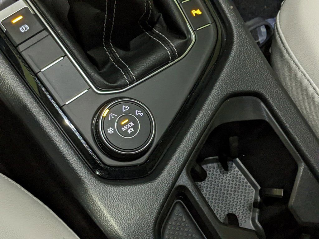 New 2025 Volkswagen Taos SE image 22