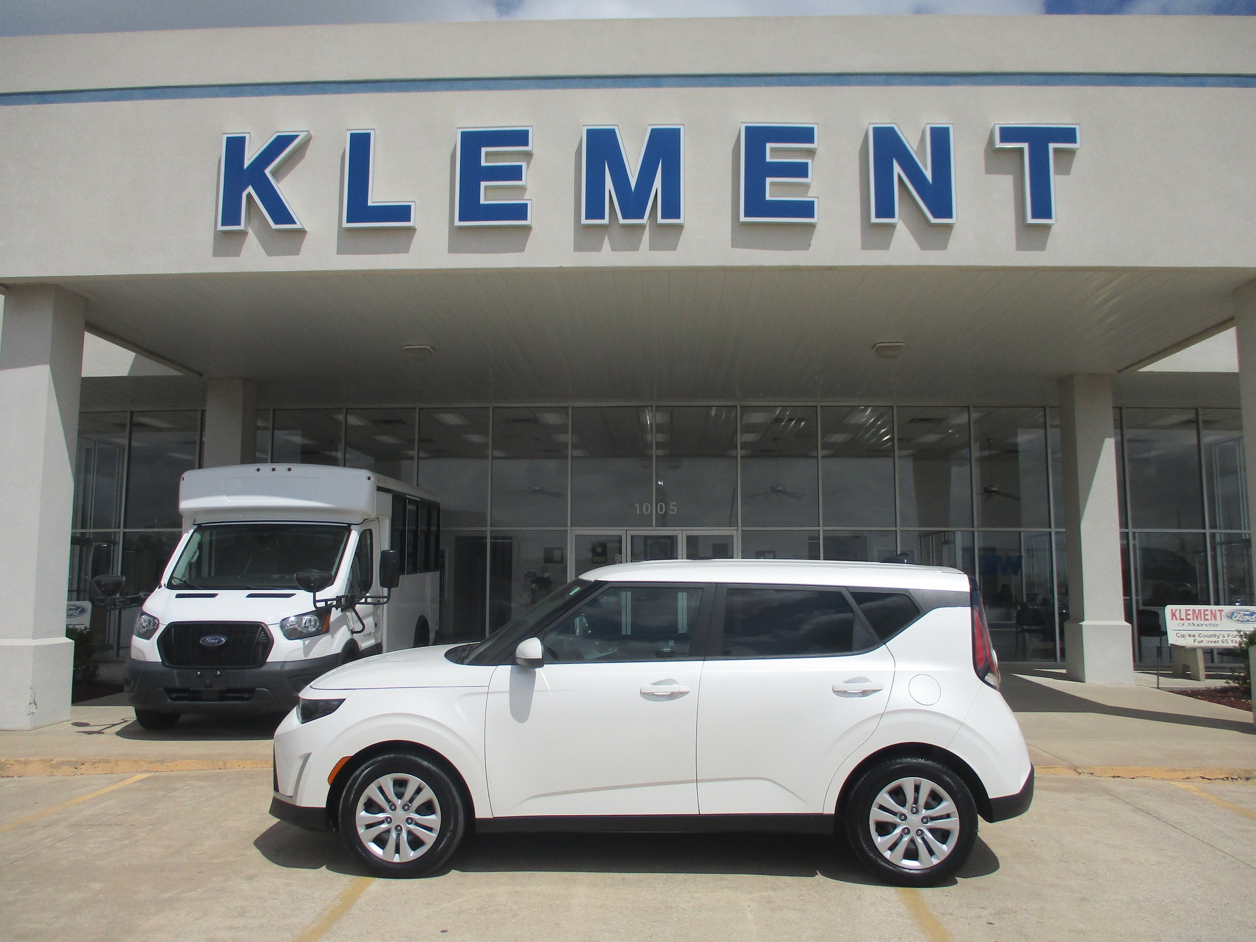 Used 2023 Kia Soul LX FWD image 1