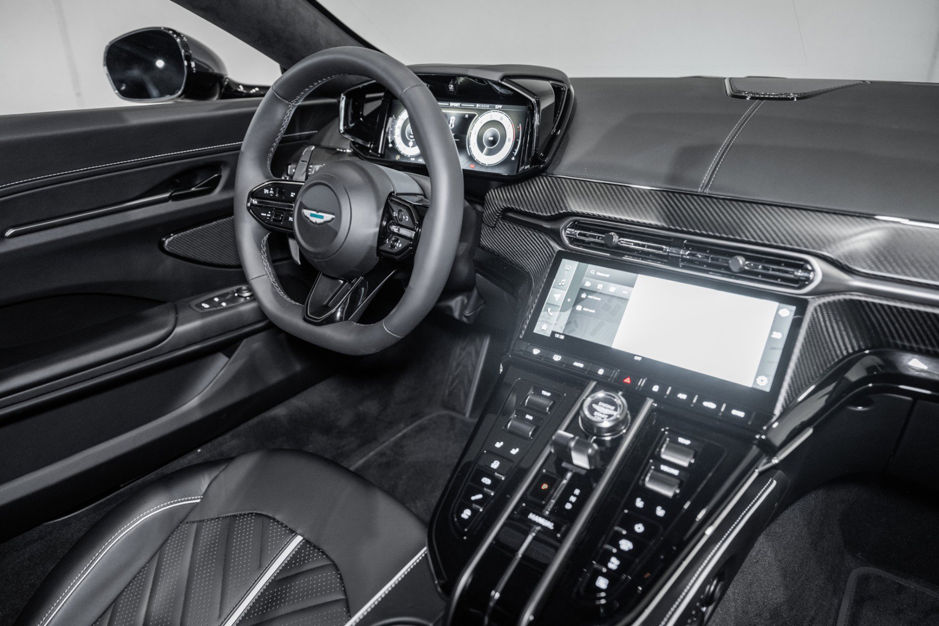 New 2026 Aston Martin V8 Vantage S RWD image 17