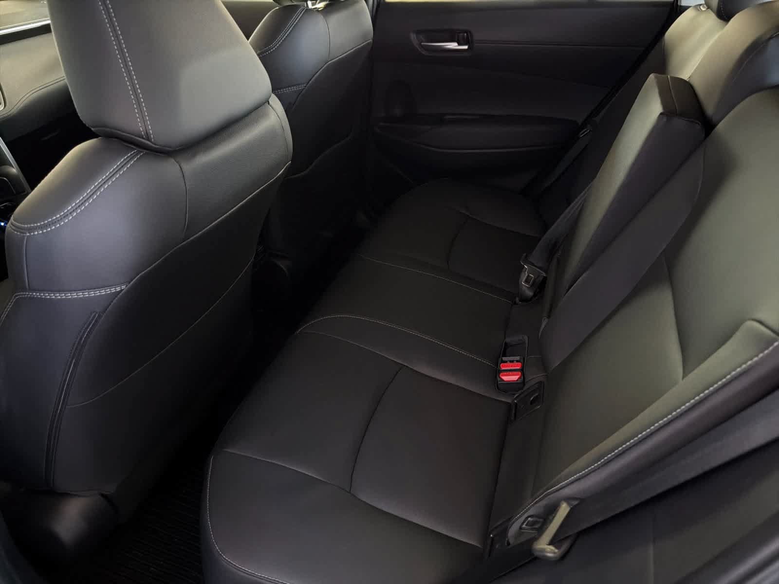 Used 2025 Toyota Corolla Cross XLE FWD image 4