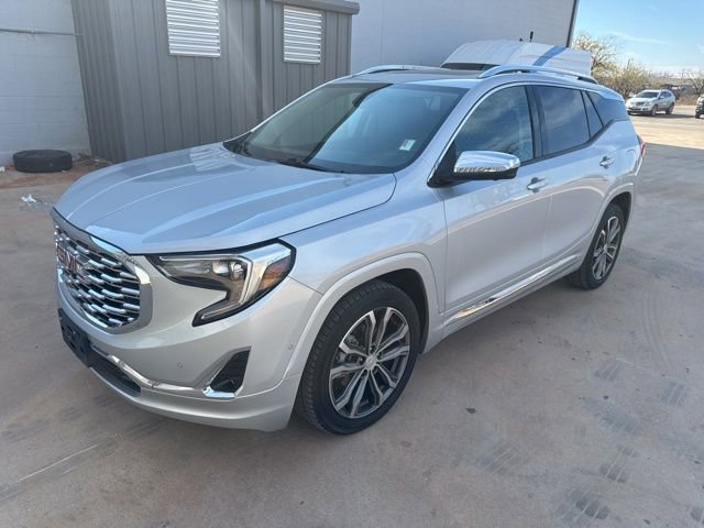 Used 2021 GMC Terrain Denali w/ Denali Premium Package image 3