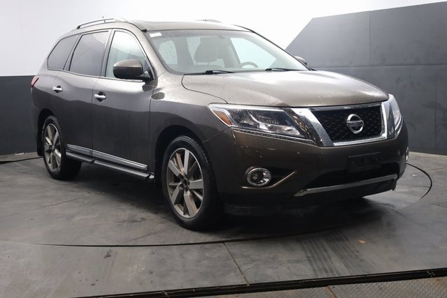 Used 2015 Nissan Pathfinder Platinum w/ Cargo Package image 2