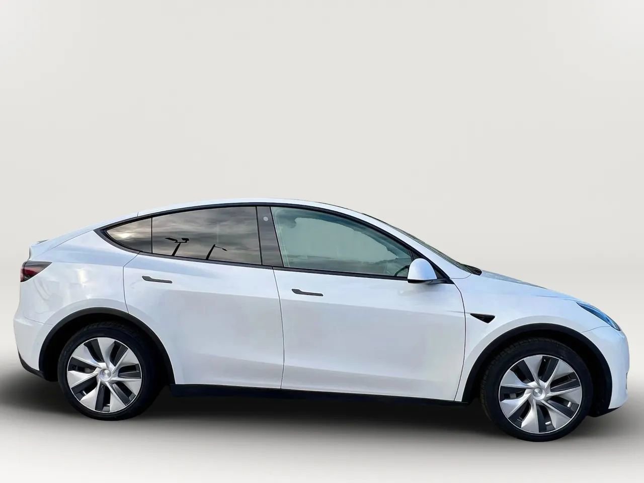 Used 2021 Tesla Model Y Long Range image 8