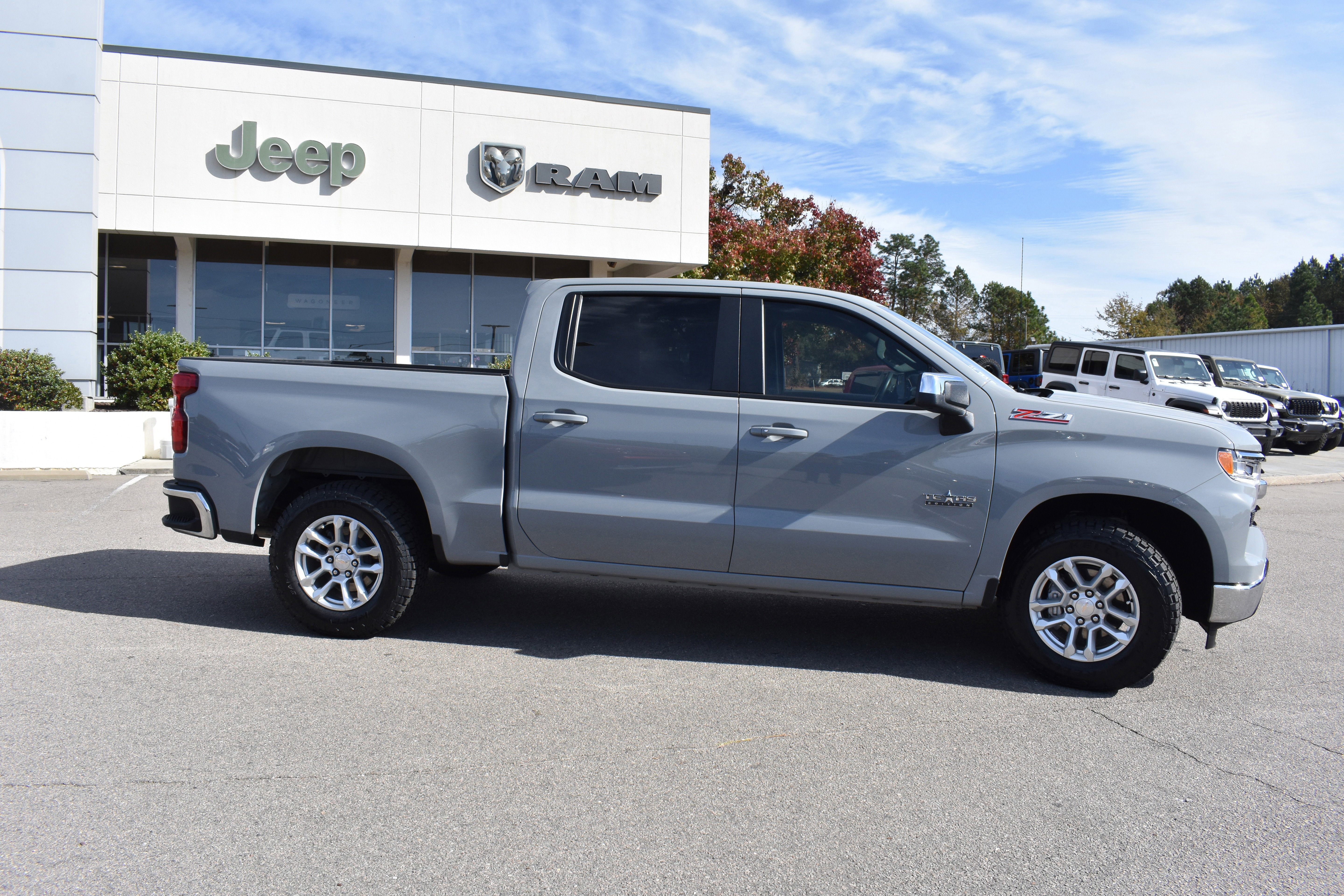 Used 2024 Chevrolet Silverado 1500 LT w/ Z71 Off-Road Package image 10