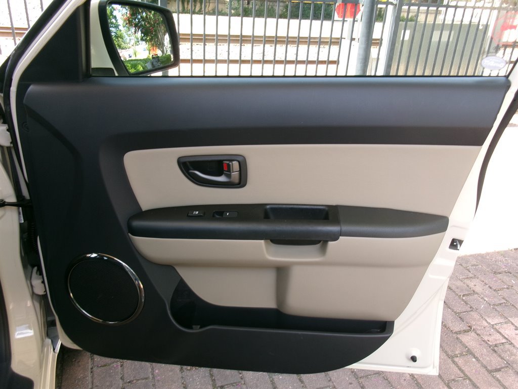 Used 2011 Kia Soul ! FWD image 19