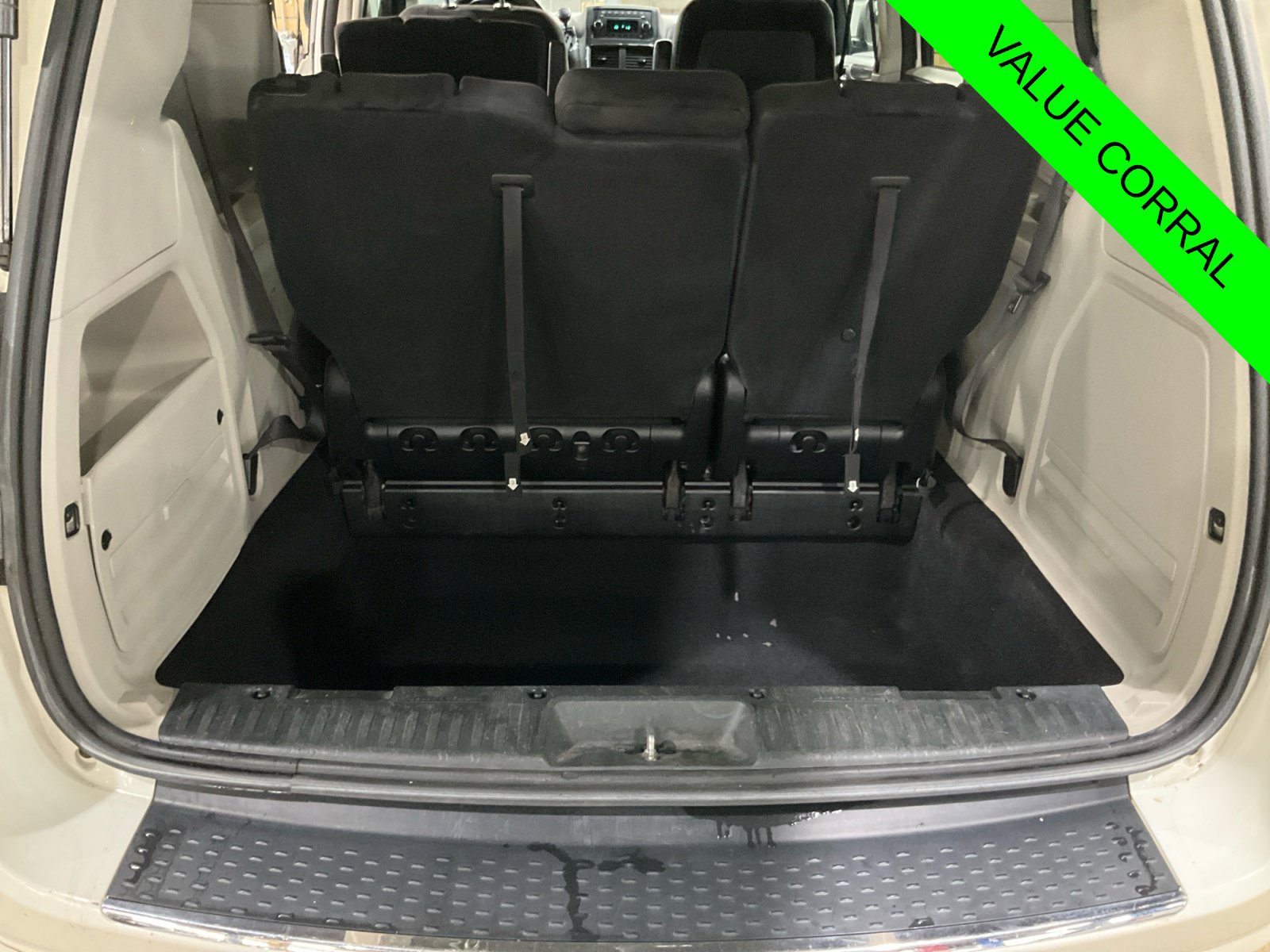 Used 2011 Dodge Grand Caravan Express FWD image 25