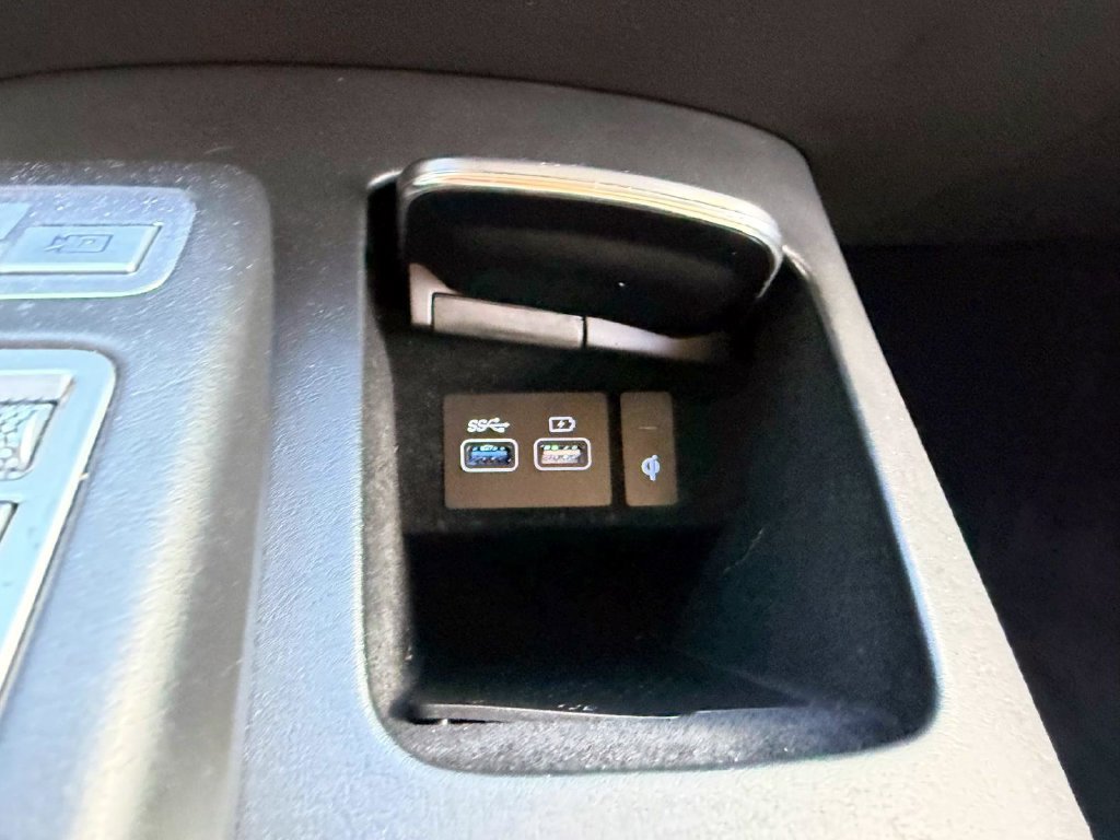Certified 2025 Genesis GV70 2.5T AWD/4WD image 27