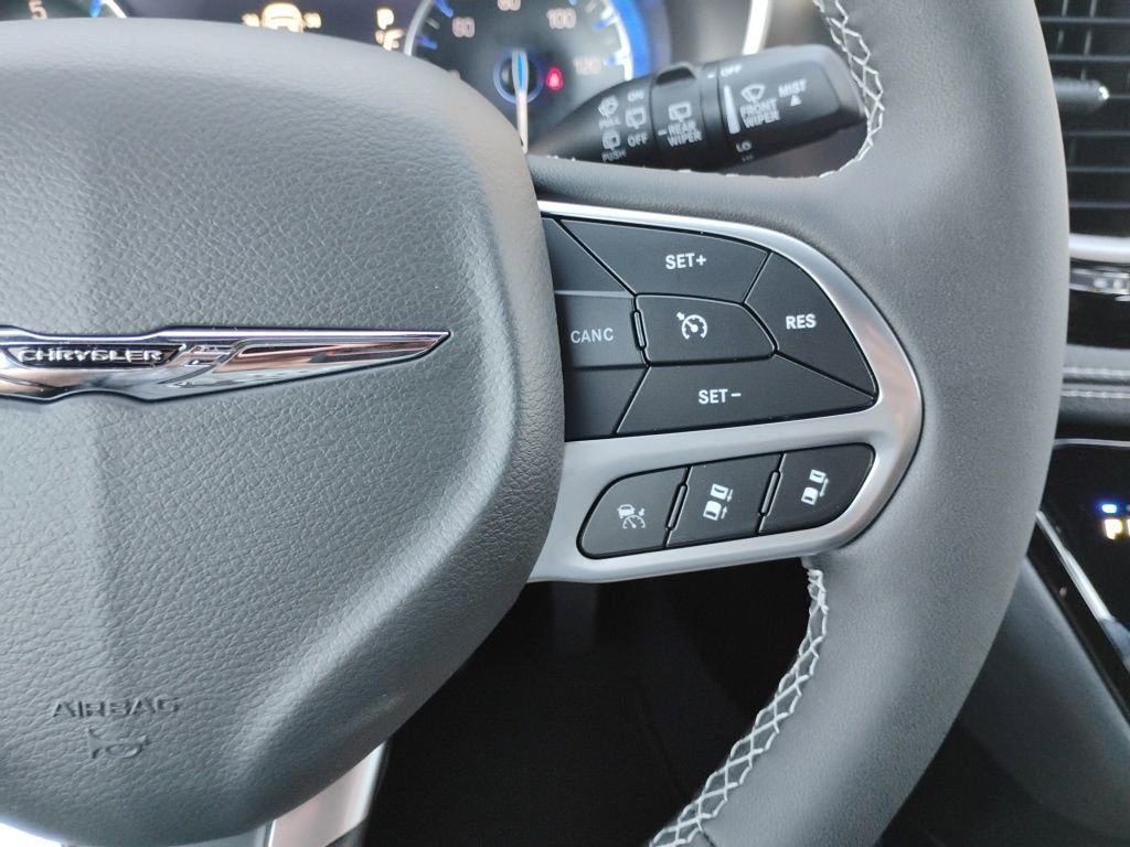 New 2026 Chrysler Pacifica Select image 39