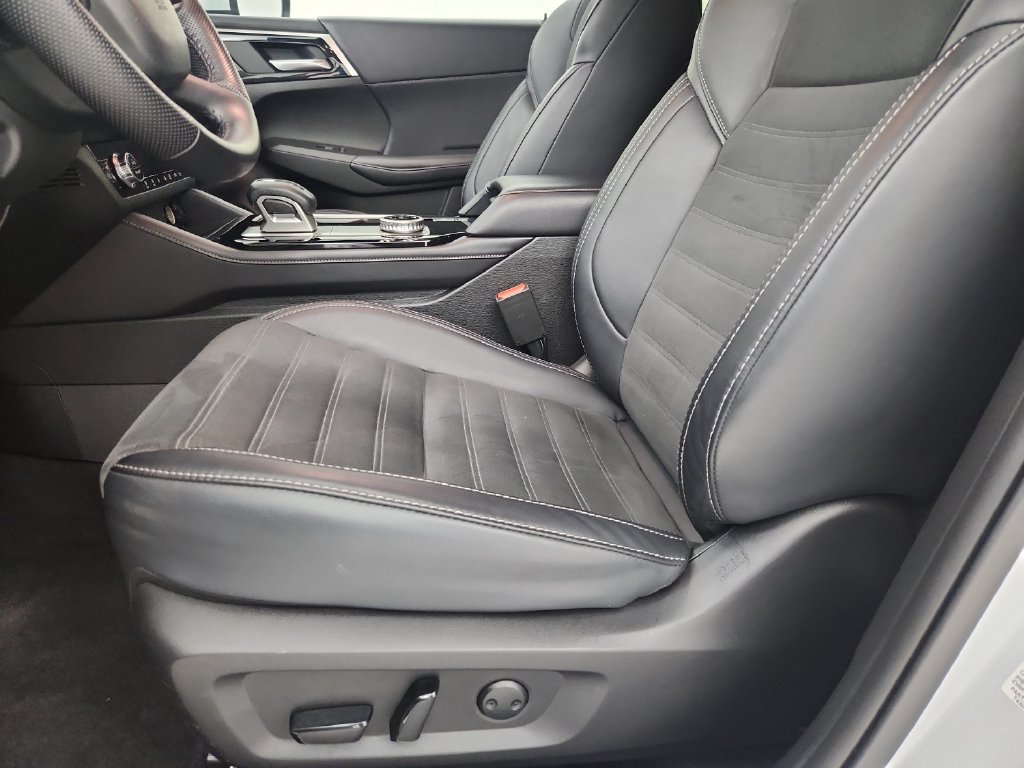 Used 2025 Mitsubishi Outlander SE AWD/4WD image 21