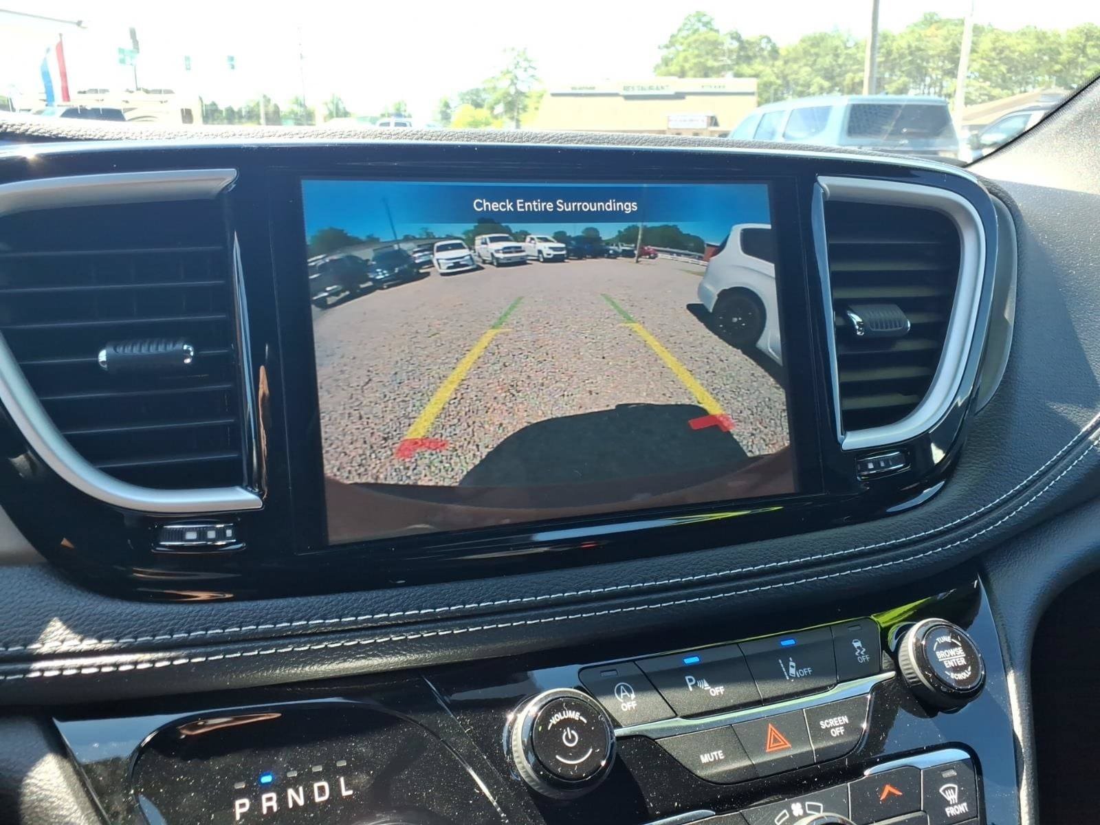 New 2027 Chrysler Pacifica Select FWD image 18