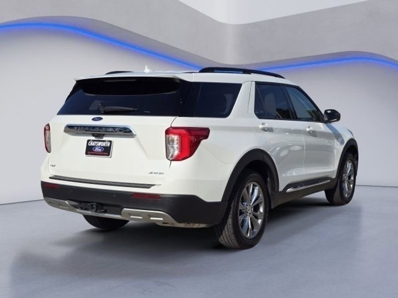 Used 2022 Ford Explorer XLT w/ Equipment Group 202A image 2