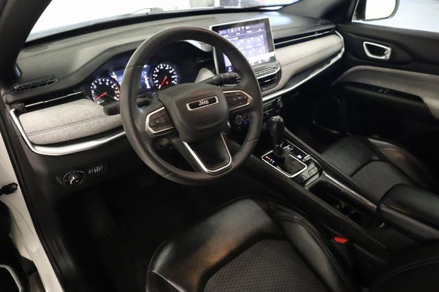 Used 2023 Jeep Compass Latitude image 12