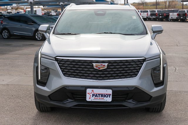 Used 2024 Cadillac XT4 Premium Luxury image 2