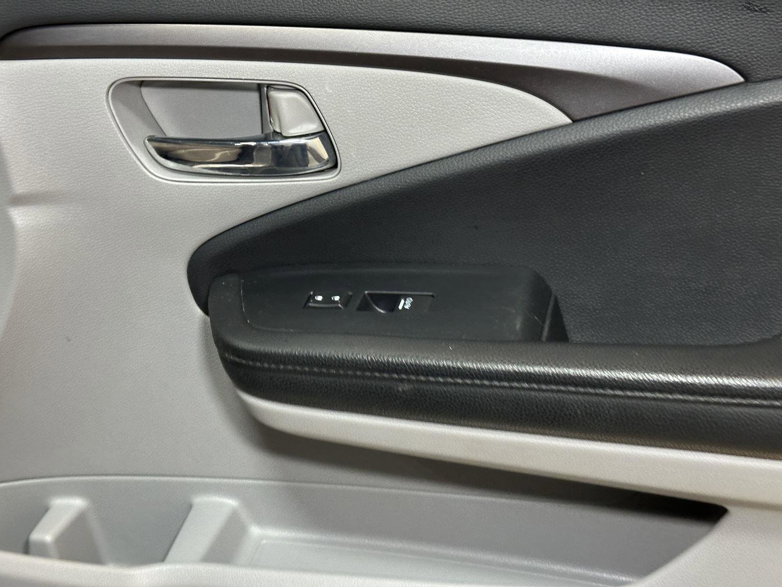 Used 2021 Honda Pilot EX image 38