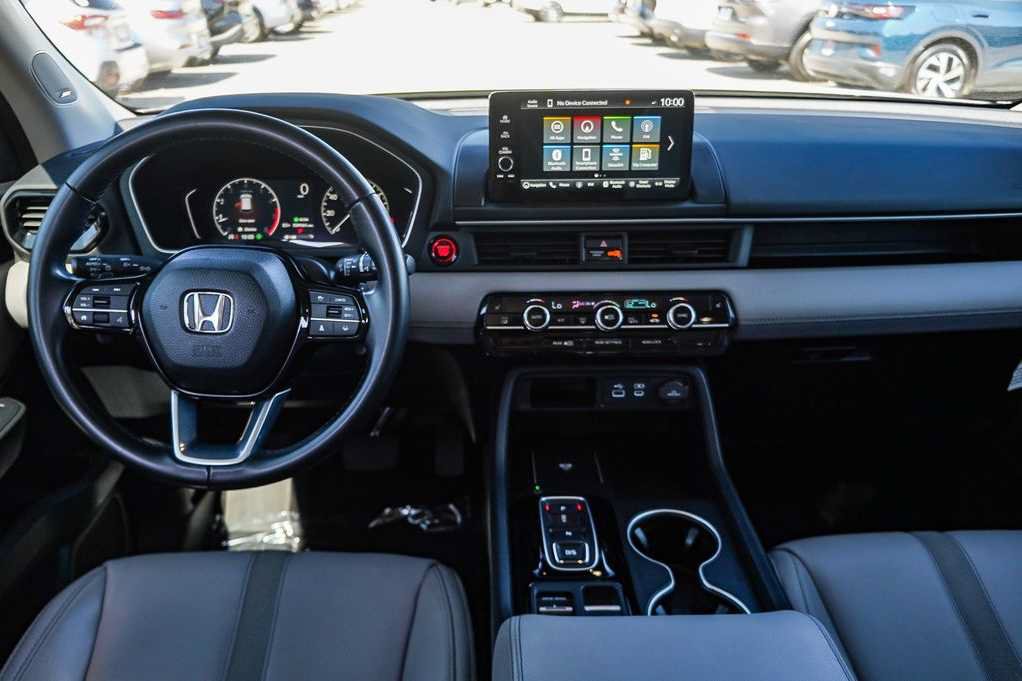 Used 2024 Honda Pilot Touring image 12