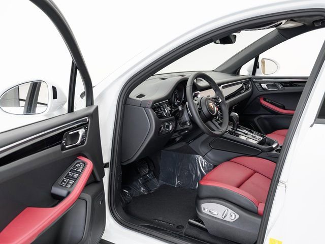 Certified 2025 Porsche Macan AWD/4WD image 6