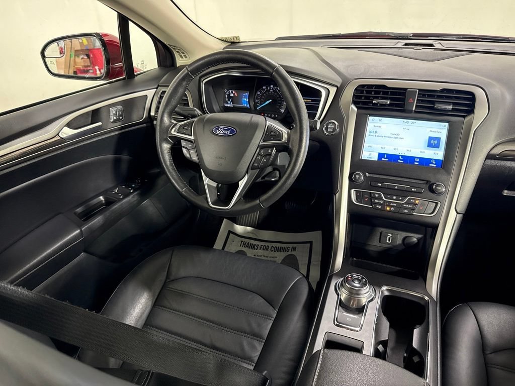 Used 2017 Ford Fusion SE w/ Fusion SE Technology Package AWD/4WD image 18