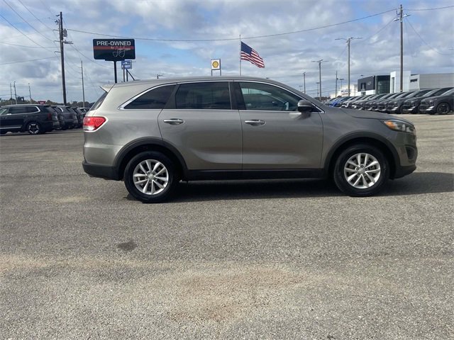 Used 2017 Kia Sorento L image 2